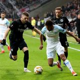 Wie funktioniert die Europa League 2?  Das Modell ist relativ simpel. 32 Teams qualifizieren sich nach einem nationalen Verteilungsschlüssel für die Gruppenphase, in der in acht Gruppen mit je vier Teams in Hin- und Rückspielen gespielt wird. Die Gruppenersten sind direkt für das Achtelfinale qualifiziert. Die Gruppenzweiten spielen in einer Zwischenrunde mit den Gruppendritten der Europa League weitere acht Teilnehmer des Achtelfinals aus. Anschließend geht es im K.o.-Prinzip weiter bis zum Finale.