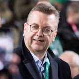 Wie ist die Haltung von UEFA-Vizepräsident und DFB-Chef Reinhard Grindel?  Ein Freund der sich immer schneller drehenden Fußball-Spirale ist der DFB-Boss nicht. Auch die EL 2 ist kein Lieblingsprojekt von Grindel. Er stimmte im Exko dennoch für die Einführung - aus politischen Gründen. Wenige Wochen nach dem EM-Zuschlag für 2024 das erste größere Projekt des Wahlvolks aus den kleinen Verbänden abzulehnen, hätte ihm als Signal der Arroganz ausgelegt werden können. Da die Folgen für den deutschen Fußball überschaubar bleiben, konnte Grindel wie seine Kollegen aus England oder Italien zustimmen und dies als Zeichen der Solidarität mit den kleinen und mittleren Verbänden verkaufen.