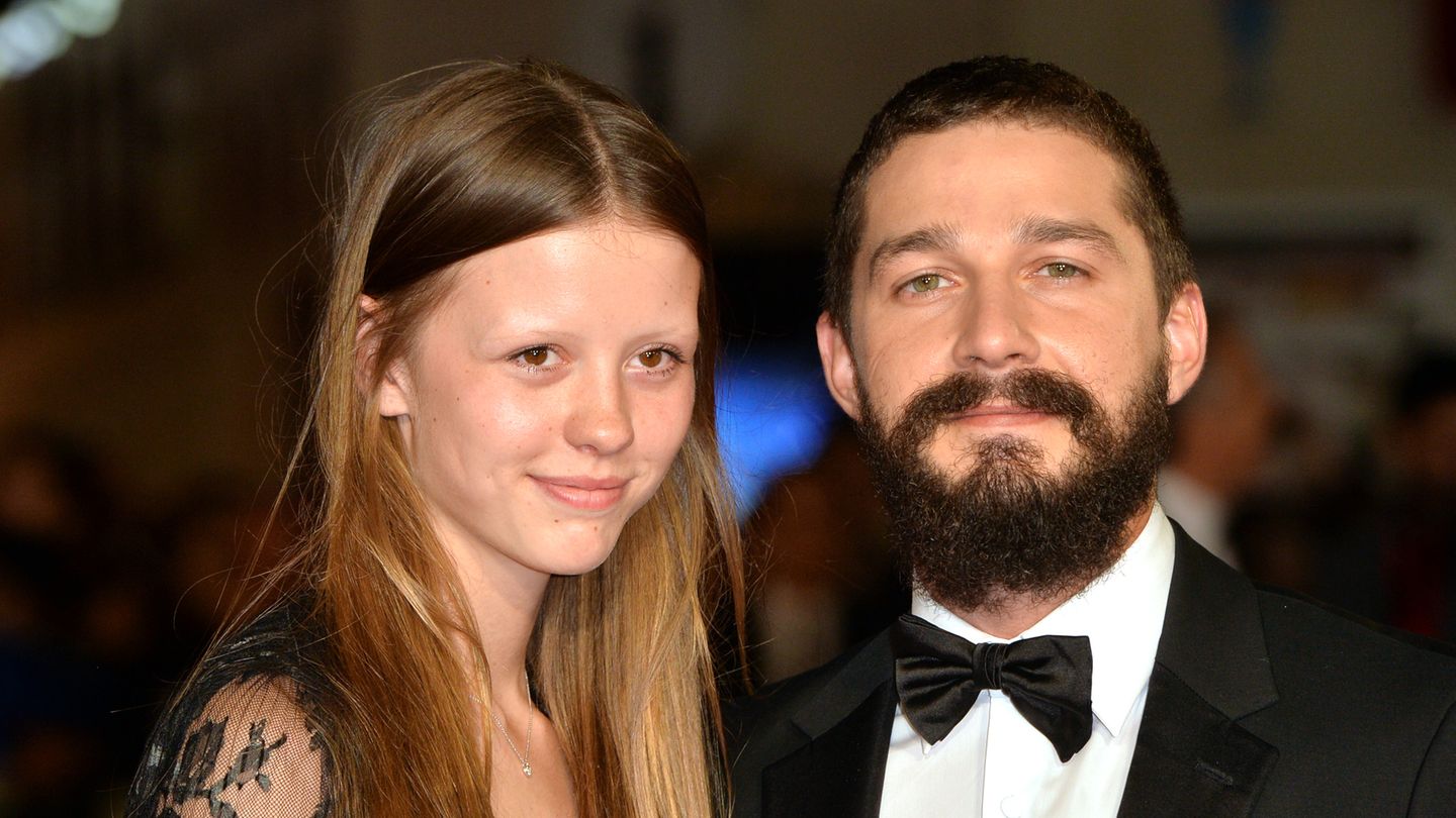 Im Oktober 2016 haben Mia Goth und Shia LaBeouf in Las Vegas geheiratet. Rund zwei Jahre später wollen sich die Schauspieler nun wieder scheiden lassen. Angeblich hat er bereits eine Neue: Der 32-Jährige soll mit der britischen Sängerin FKA twigs liiert sein.