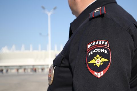 Russland: Die Polizei ermittelt wegen Mordes, nachdem ein Mann mit dem Kopf seiner Frau durch die Stadt Pereswet gelaufen ist