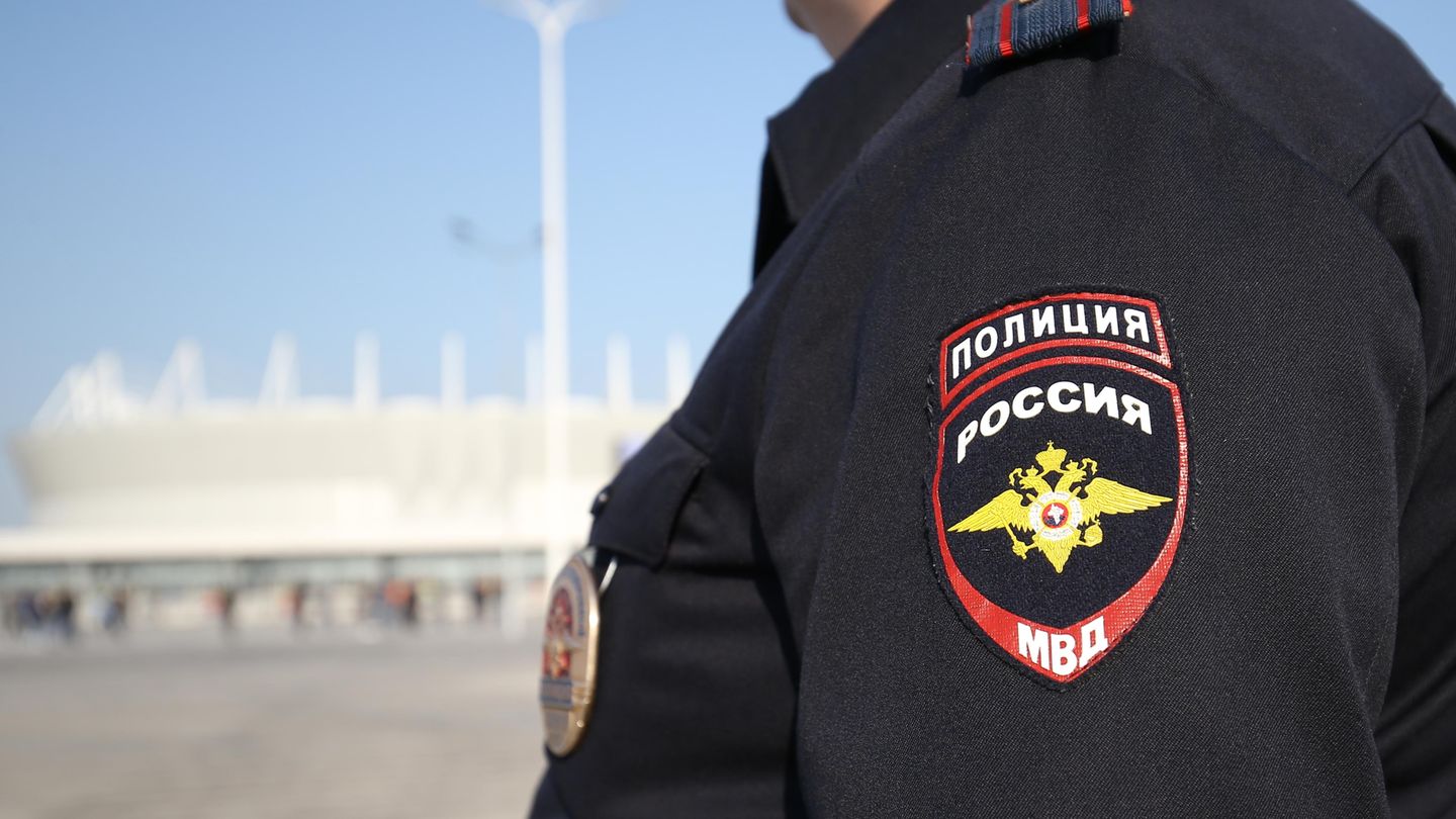 Russland: Die Polizei ermittelt wegen Mordes, nachdem ein Mann mit dem Kopf seiner Frau durch die Stadt Pereswet gelaufen ist