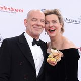 Sie waren das Traumpaar der deutschen Theaterbranche und spielten beide "Tatort"-Kommissare: Margarita Broich und Martin Wuttke. Nach 25 Jahren ist ihre Ehe gescheitert, man habe sich freundschaftlich getrennt, bestätigte Broich. Die beiden haben zwei gemeinsame Söhne: Hans und Franz.