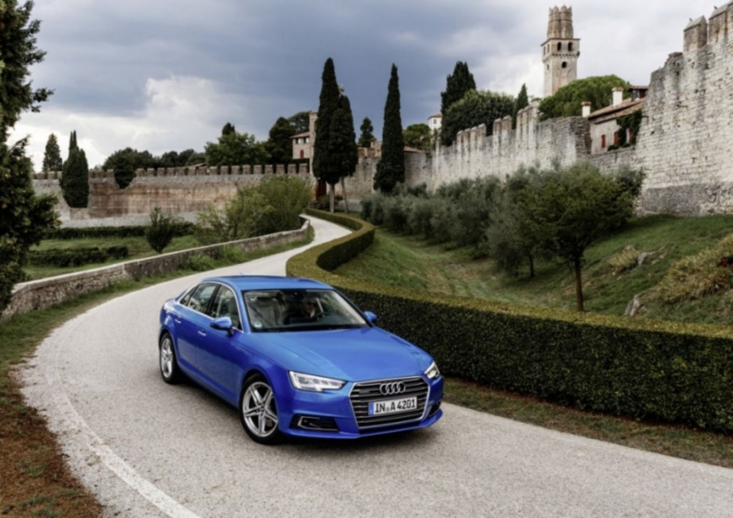 Audi A4 (1)