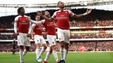 Mann des Spiels: Pierre-Emerick Aubameyang (r.) hat beim 4:2-Sieg im Stadtderby gegen Tottenham Hotspur zweifach getroffen.