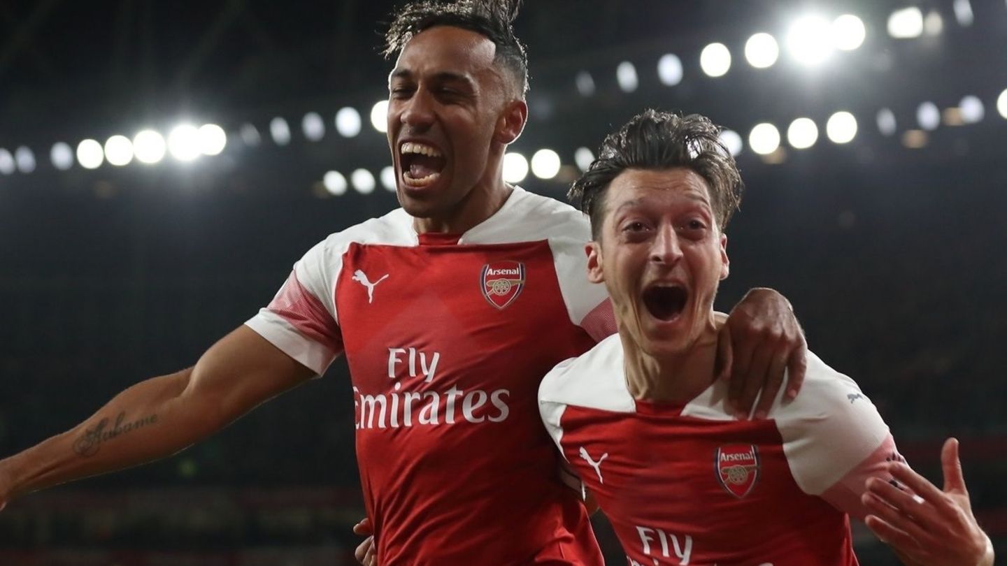 Gegen Leicester City traf Özil ebenfalls. Der Ex-Nationalespieler hat allerdings unter dem neuen Trainer Emery einen schweren Stand und musste schon mehrmals auf der Bank Platz nehmen. Zuletzt fehlte er aber verletzungsbedingt.