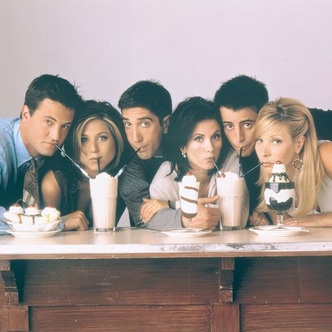 Friends Charaktere mit Milchshake