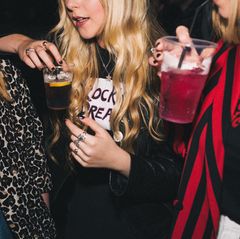 Keinen Alkohol auf Partys zu trinken ist gar nicht so leicht