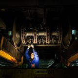 Arbeiten an einem ICE-Radsatz