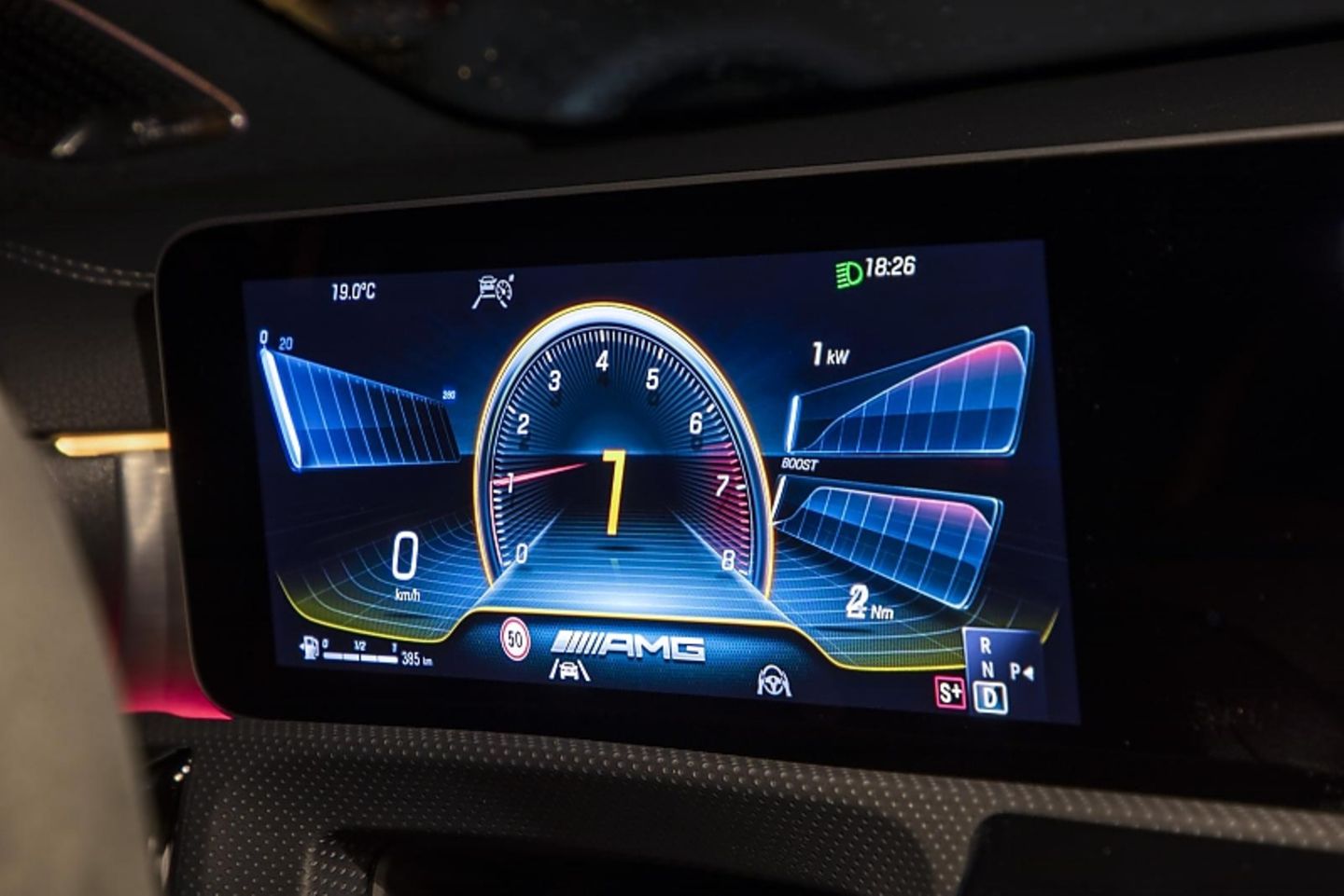 Bunt und informativ: Die digitale Anzeige im Mercedes-AMG A 35 4MATIC