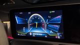 Bunt und informativ: Die digitale Anzeige im Mercedes-AMG A 35 4MATIC