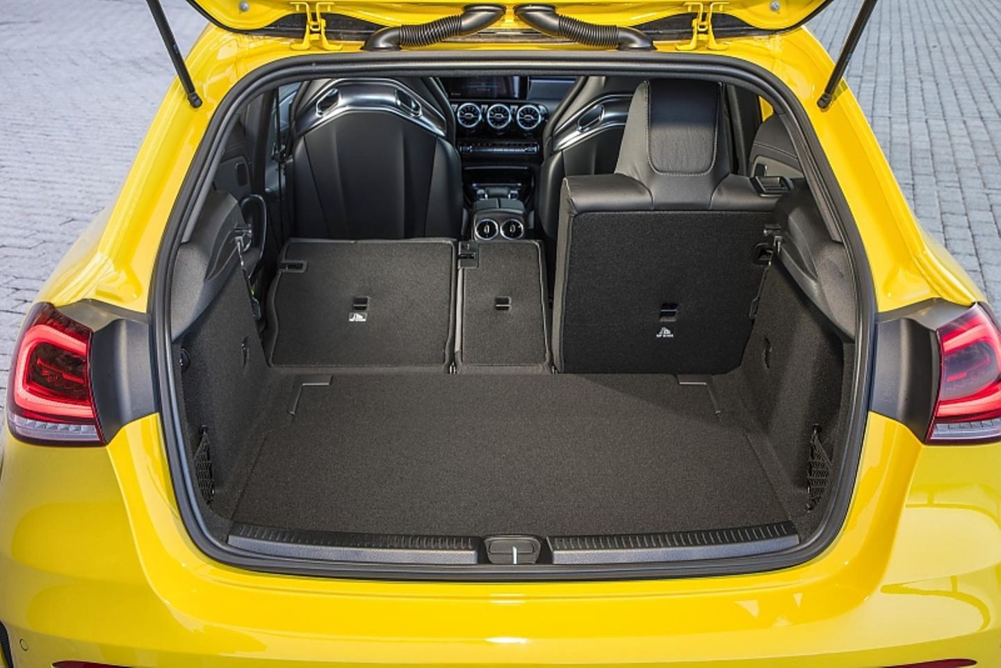 Der Laderaum im Mercedes-AMG A 35 4MATIC ist alltagstauglich