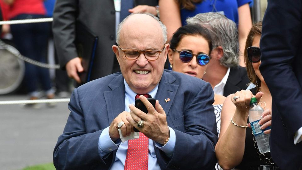 Involuntarily and incompetently: Rudy Giuliani railed against Donald Trump on Twitter