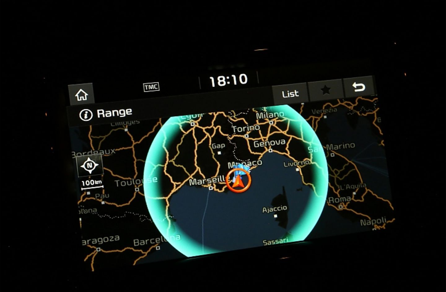 Die Reichweite wird im Navigationssystem angezeigt