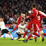 Im zehnten Jahr bei den Bayern ist der Niederländer ein wenig in die Jahre gekommen. Seine berühmten Tore mit dem linken Fuß, nachdem er schier unaufhaltsam von rechts in die Mitte gezogen ist, beherrscht er aber noch immer. Im Champions-League-Spiel gegen Benfica Lissabon in der vergangenen Woche beweist er es eindrucksvoll gleich zweifach.