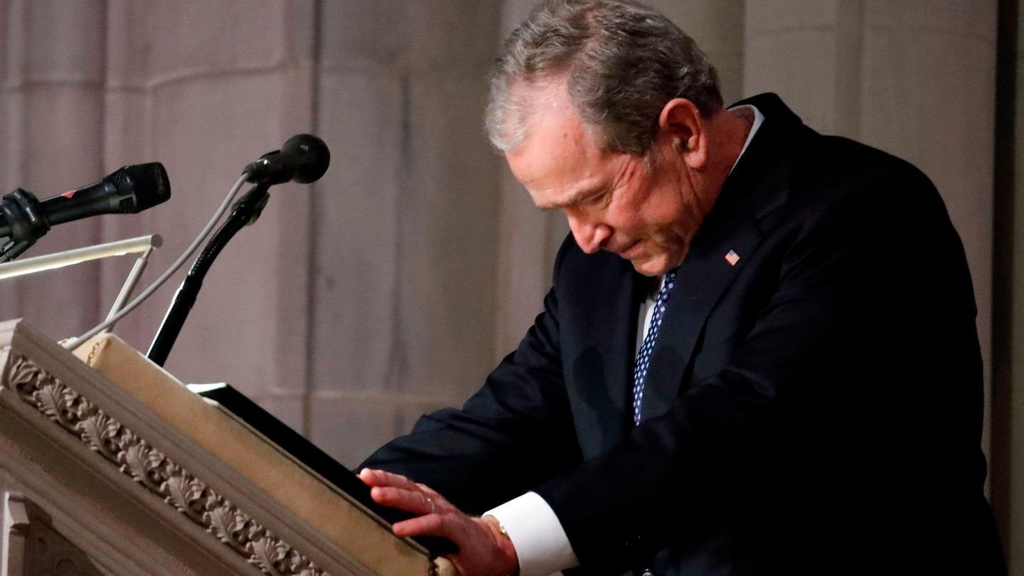 Trauerfeier Bush - George W. Bush trauert um seinen Vater
