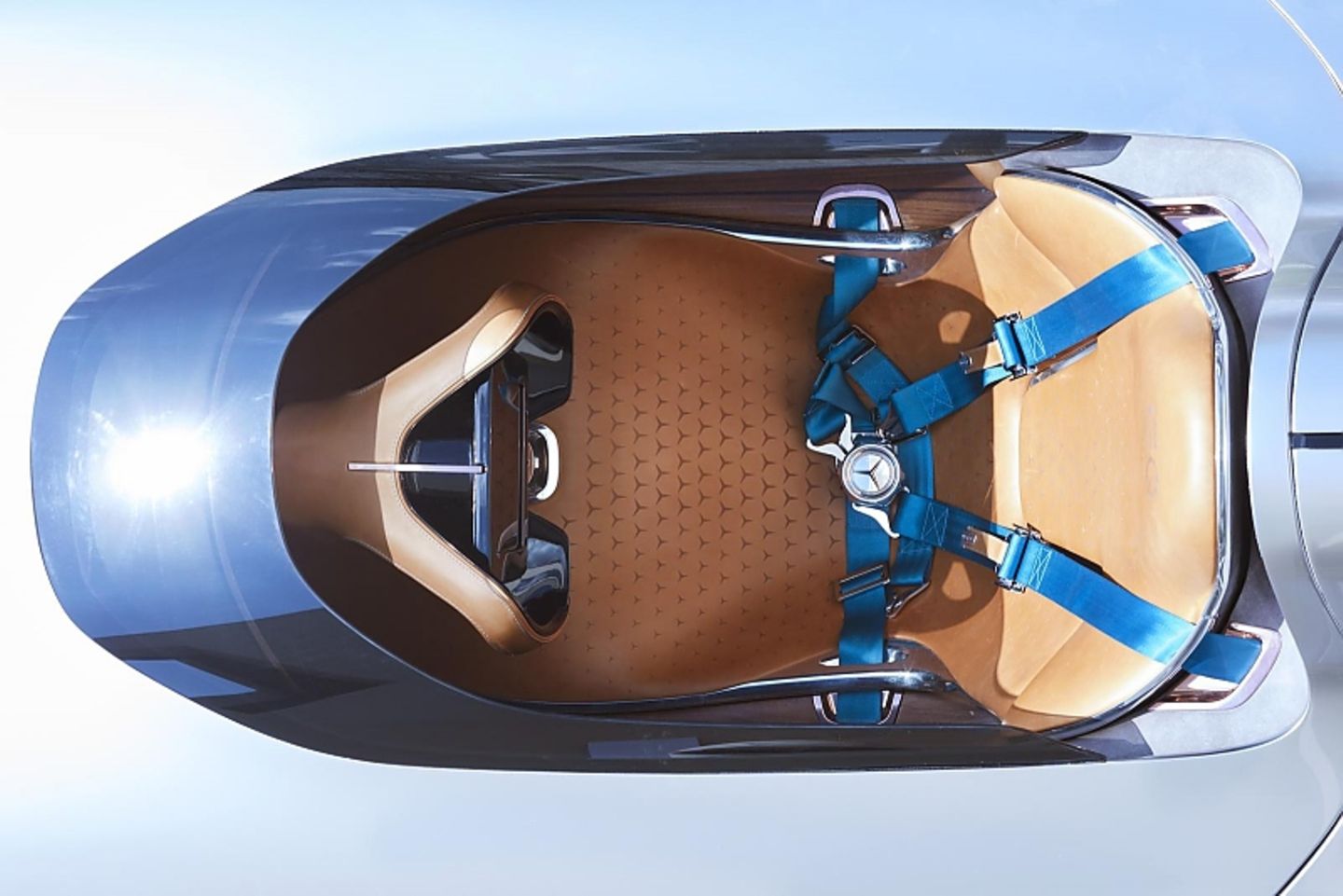 Viel Platz für den Fahrer im Mercedes Vision EQ Silver Arrow