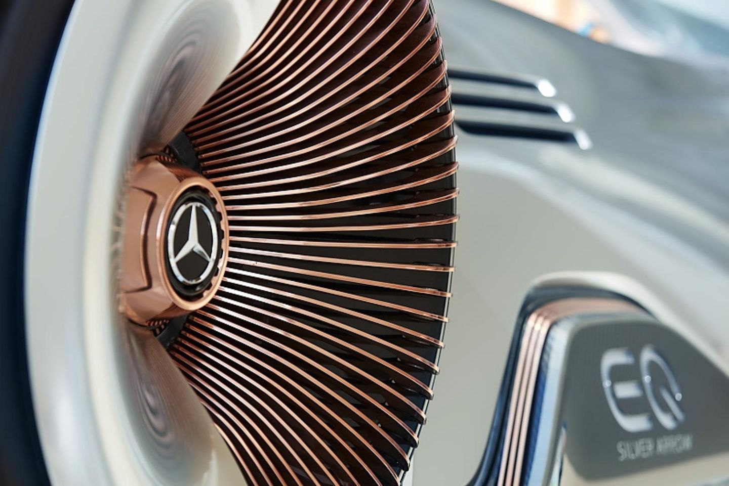 Jede Felge des Mercedes Vision EQ Silver Arrow hat 168 Speichen