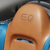 Der Sitz im Mercedes Vision EQ Silver Arrow verfügt über Nackenheizung