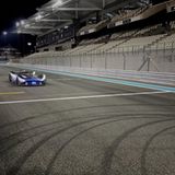 Der Mercedes Vision EQ Silver Arrow auf der Start-/Ziellinie