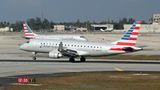 Passagierin beißt Stewardessen  Februar 2018: Es passierte auf einem US-Inlandsflug von American Airlines. Kurz vor der Landung in Charlotte rannte ein weiblicher Fluggast durch die Kabine nach vorne und versuchte, ins Cockpit einzudringen. Es kam zum Handgemenge mit der Crew, bei dem drei Flugbegleiterinnen gebissen wurden. Dann halfen nur noch  Klebeband und Kabelbinder, um die Passagierin ruhig zu stellen. Mehr lesen Sie hier.