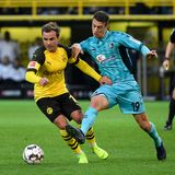 Götze zeigt in den vergangenen Wochen durchweg gute bis sehr gute Leistungen, so wie hier gegen Freiburg. Er ist Anspielstation und Lückenreißer in der Offensive und erster Verteidiger, wenn der BVB in der Rückwärtsbewegung ist.