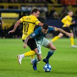 Im Champions-League-Hinspiel gegen Atletico Madrid spielt Götze 90 Minuten. Er schießt kein Tor, aber erfüllt seine Aufgabe als falsche Neun. Der BVB zeigt gegen die Spanier eine Gala und gewinn mit 4:0.