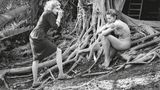 Julia Garner - Astrid Eika