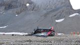 Senkrechter Sturzflug in den Tod  August 2018: Aus heiterem Himmel stürzte eine der drei historischen Flugzeugen der Schweizer Ju-Air bei einem Flug von Locarno im Tessin nach Dübbendorf bei Zürich ab. Alle 17 Passagiere und die drei Besatzungsmitglieder wurden bei dem Unglück der 79 Jahre alte Maschine getötet. Der Ursache ist bis heute nicht geklärt. Mehr lesen Sie hier.