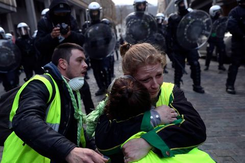 Sie nennen sich "Gelbwesten" und sie protestieren in ganz Frankreich und mittlerweile auch in Nachbarländern wie hier in Belgien. Ihre Motive sind diffus - aber der Blick aufs gelbe Jersey eint. Ein Blick auf ihre Ziele.