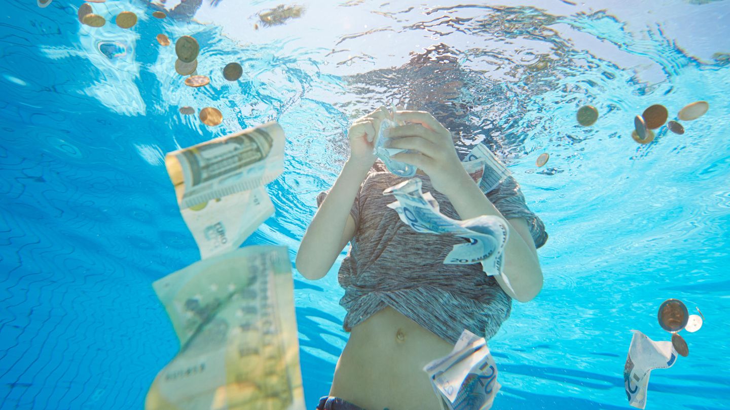 In dem Meer von Möglichkeiten, sein Studium zu finanzieren, bleibt manchmal nur der Studienkredit