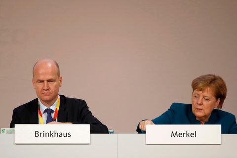 Ralph Brinkhaus und Angela Merkel: Der CDU-Parteitag unterstützt den UN-Migrationspakt