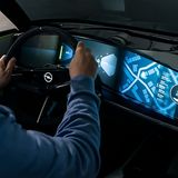 Die großen Displays gewähren ebenfalls einen Blick in die Opel Design-Zukunft