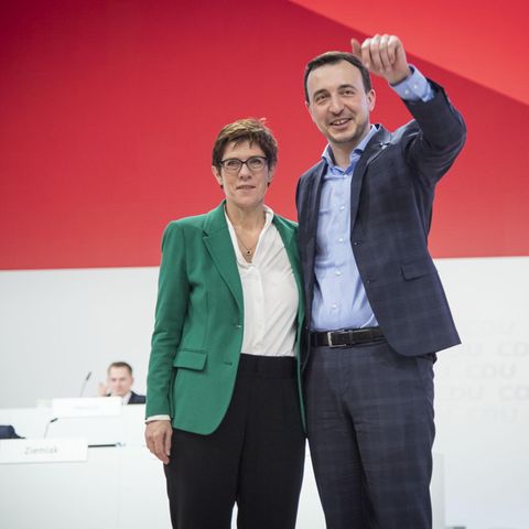 Paul Ziemiak und Annegret Kramp-Karrenbauer. Beobachter sehen es an klugen Schachzug "AKKs", dass sie Ziemiak als Generalsekretär vorschlug. Er stammt wie ihre Gegner beim Kampf um den CDU-Vorsitz, Friedrich Merz und Jens Spahn, aus Nordrhein-Westfalen.