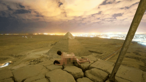 Foto von Andreas Hvid, das ein Paar beim Sex auf der Gizeh-Pyramide in Ägypten zeigen soll