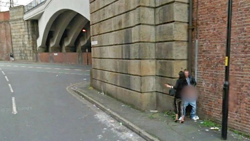 Google Street View zeigt Prostituierte und Freier in flagranti