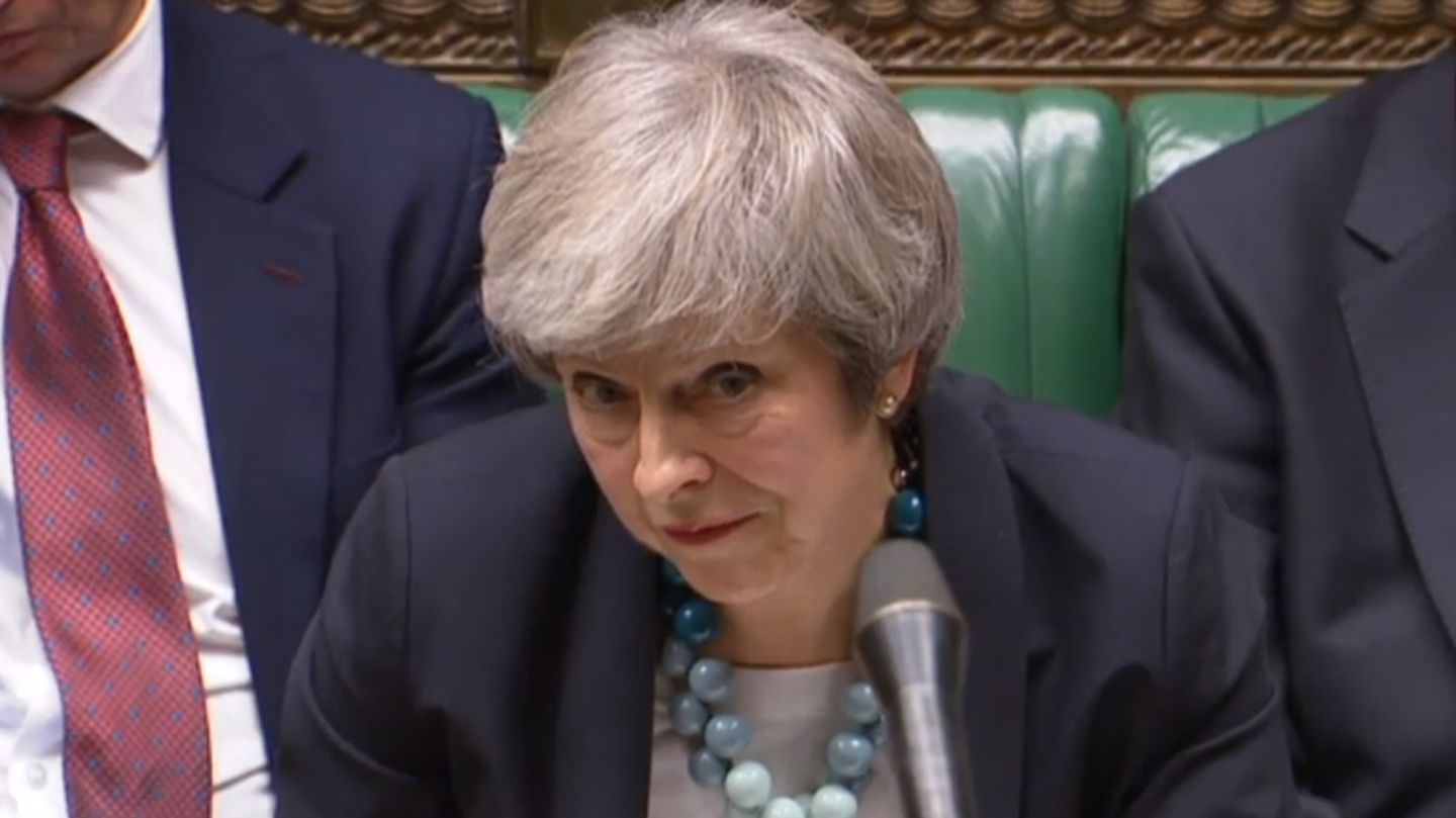 Theresa May unter Druck: Im Unterhaus kündigte sie gestern an, die Abstimmung über den Brexit-Deal zu verschieben