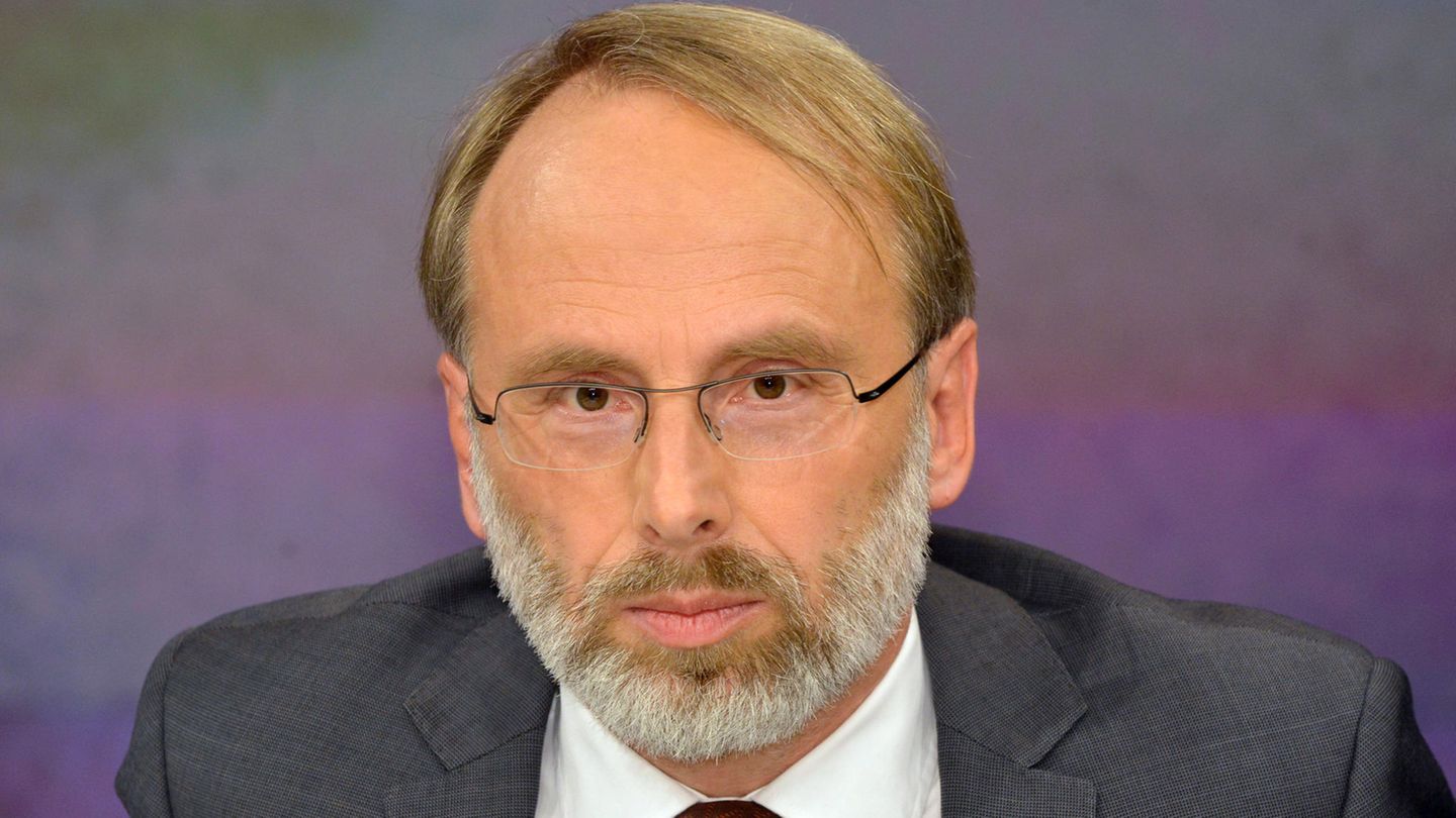Oliver Schröm