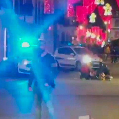 Videobild aus Straßburg: Verletzte werden versorgt