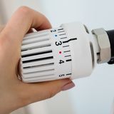 Effizienzlabel für Heizungen  Für reine Raumheizungsgeräte steigen die Ansprüche an die Energieeffizienz. Künftig reicht die Skala der Effizienzklassen nicht mehr von A++ bis G, sondern von A+++ bis D. Die Klassen E, F und G entfallen, A+++ wird als neue Top-Klasse eingeführt.