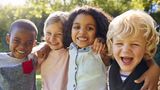 Kindergeld steigt  Ab 1. Juli 2019 erhalten Eltern für jedes Kind zehn Euro mehr Kindergeld im Monat. Der Kinderfreibetrag, den Eltern ab einem bestimmten Einkommen anstelle des Kindergeldes erhalten, steigt schon ab Januar von 4788 Euro auf 4980 Euro.
