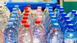 Neue Getränkepfandregeln  Zum 1. Januar tritt ein neues Verpackungsgesetz in Kraft, das höhere Recyclingquoten vorschreibt. An Regalen in Supermärkten und Getränkeläden muss nun gut sichtbar gekennzeichnet werden, ob der Kunde Einweg- oder Mehrwegflaschen vor sich hat. Zudem fällt künftig Pfand auch auf Fruchtschorlen, Milchmischgetränke und einige Energydrinks an. Säfte und Wein bleiben pfandfrei.