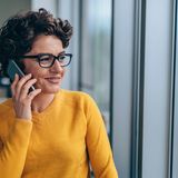 Telefonieren ins EU-Ausland  Die Roaminggebühren für Telefonate, SMS und Surfen mit dem Handy im EU-Ausland sind zwar abgeschafft. Doch wer aus der Heimat ins Ausland telefoniert, muss das teilweise teuer bezahlen. Das soll sich ändern: Voraussichtlich ab dem 15. Mai 2019 wird es Preisobergrenzen geben. Die Gesprächsminute von Handy oder Festnetz soll dann innerhalb der EU maximal 19 Cent kosten, eine SMS höchstens 6 Cent.