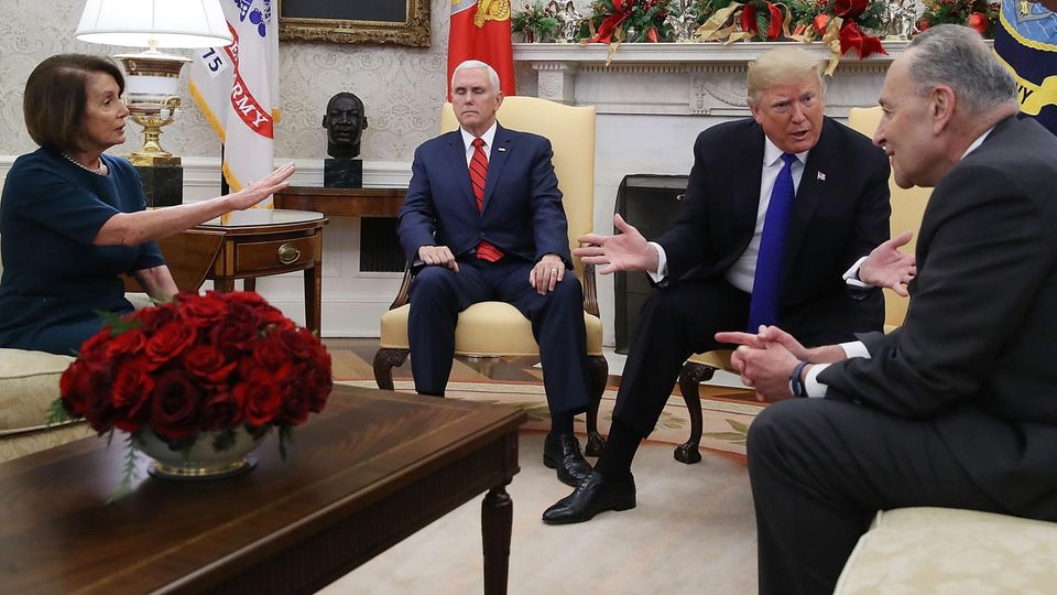 Trump, Pelosi und Schumer streiten im Oval Office Trump, Pelosi und Schumer streiten im Oval Office