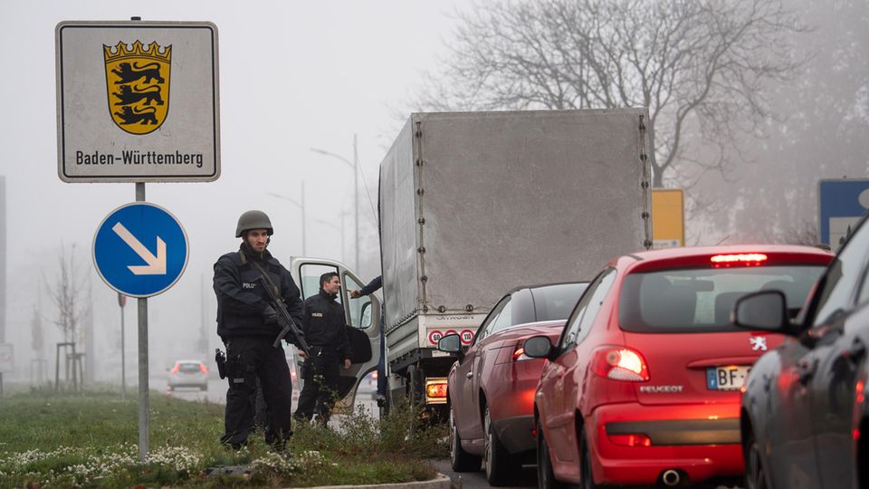 Strengere Kontrollen an deutsch-französischer Grenze nach Anschlag Strengere Kontrollen an deutsch-französischer Grenze nach Anschlag