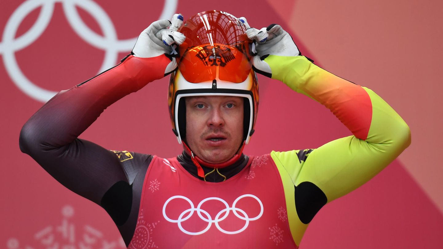 Felix Loch: Loch, der Dauergewinner des Rodelns, geht bei den Olympischen Winterspielen leer aus. Was klingt wie ein schlechter Witz, wurde für den Bayern im Februar in Südkorea bittere Realität. Im letzten Lauf der Einsitzer-Konkurrenz verspielt er nach klarer Führung mit einem Fahrfehler den dritten Einzelsieg nach 2010 und 2014 - und darf auch nicht in der Team-Staffel antreten.