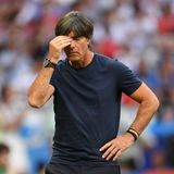 Joachim Löw:  Der fünfte Stern soll es werden, doch die Mission WM-Titelverteidigung entwickelt sich für den Bundestrainer mit seinen Helden von 2014 zu einem einzigen Desaster. Schon in der Vorrunde ist für das DFB-Team nach einer Niederlage gegen Südkorea Endstation. Dazu sorgen die Fotos von Spielmacher Mesut Özil mit dem türkischen Präsidenten Recep Tayyip Erdogan vor der WM für ein einziges Ärgernis. Löw und die DFB-Verantwortlichen geben im Umgang damit ein unglückliches Bild ab. Abgerundet wird das verpatzte Jahr für den Coach mit dem Abstieg in der Nations League.
