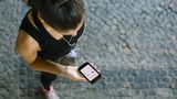 Fitness-Apps  Bei Fitness-Apps gibt man sein Gewicht an, wie häufig man Sport macht, isst und schläft. Aufgrund dieser Eckpfeiler stellen Fitness-Apps individuelle Trainings- und auch Ernährungspläne zusammen. Besonders häufig gegoogelt wurde die App "Noom", eine Abnehm-App aus den USA. Sie verspricht Personal Trainer, Ernährungsberater und Gesundheitscoach in einem zu sein. 