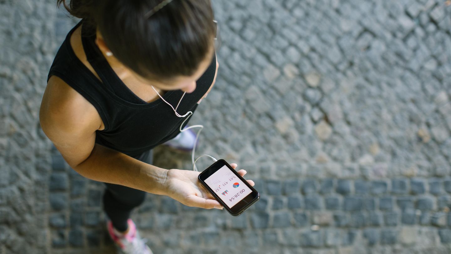Fitness-Apps  Bei Fitness-Apps gibt man sein Gewicht an, wie häufig man Sport macht, isst und schläft. Aufgrund dieser Eckpfeiler stellen Fitness-Apps individuelle Trainings- und auch Ernährungspläne zusammen. Besonders häufig gegoogelt wurde die App "Noom", eine Abnehm-App aus den USA. Sie verspricht Personal Trainer, Ernährungsberater und Gesundheitscoach in einem zu sein. 