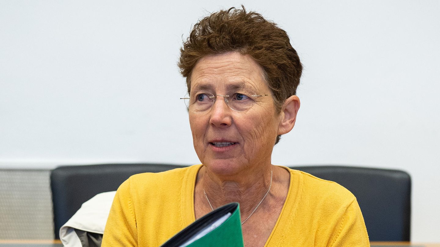 Die Medizinerin Kristina Hänel, die wegen Werbung für Abtreibungen auf ihrer Homepage verurteilt wurde, ist wegen des Kompromissvorschlags der Bundesregierung "entsetzt".