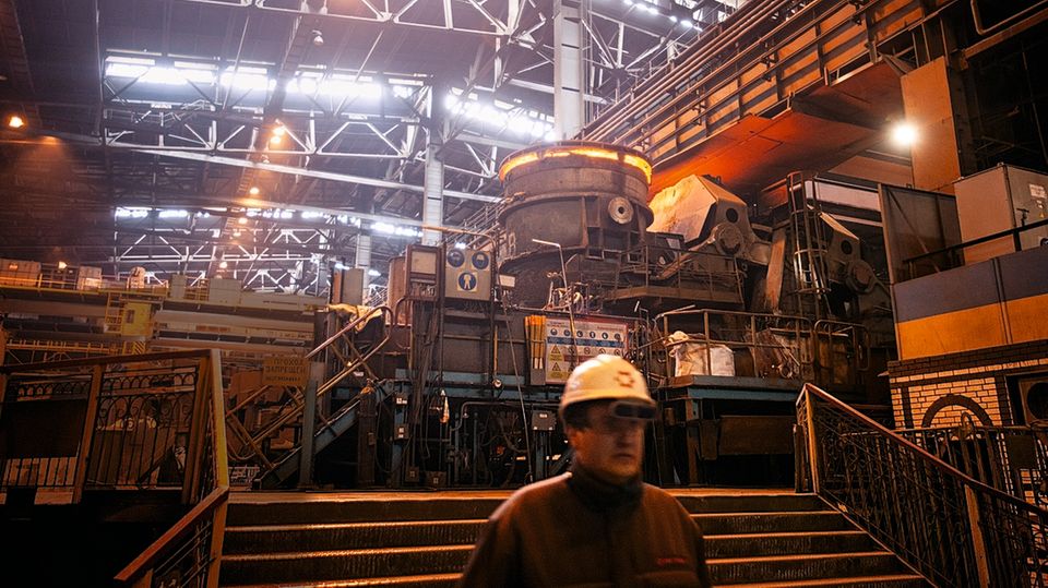 Ukraine-Krise: Für das Stahlwerk "Illitsch" sind Exporte schwieriger geworden, seit Russland die Meerenge von Kertsch kontrolliert Für das Stahlwerk "Illitsch" sind Exporte schwieriger geworden, seit Russland die Meerenge von Kertsch kontrolliert